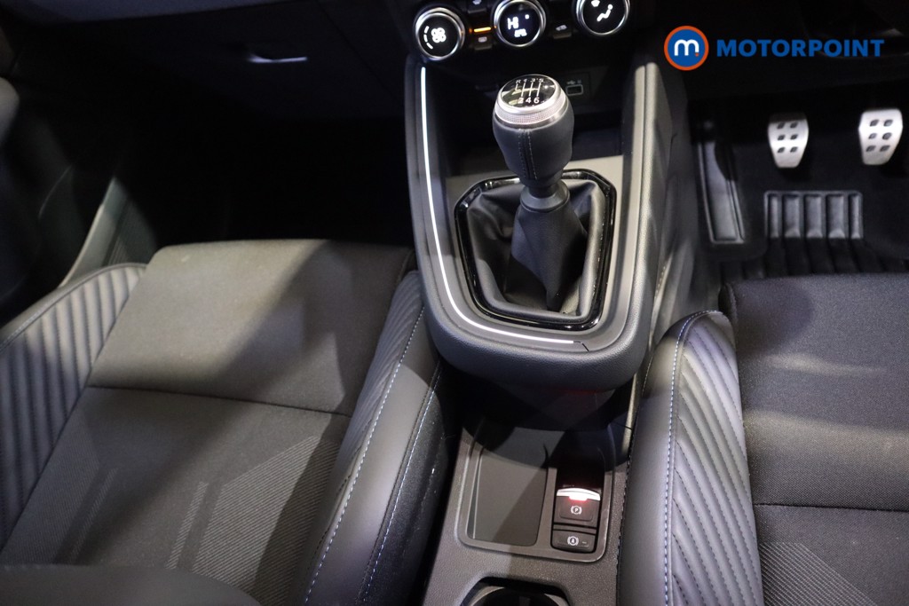 Renault Clio Esprit Alpine Manual Petrol Hatchback - Stock Number (1603663) - 6th supplementary image