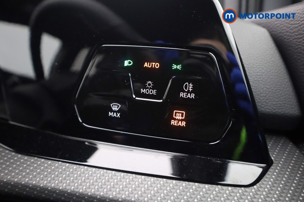 Volkswagen Golf R-Line Automatic Petrol Hatchback - Stock Number (1603707) - 8th supplementary image