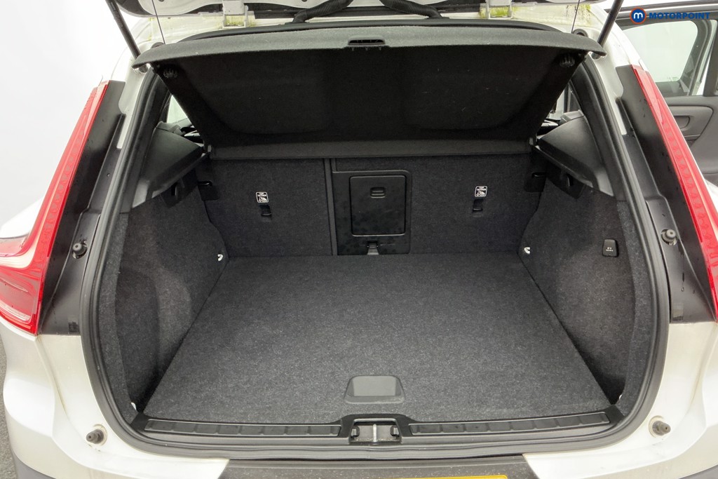 Volvo Xc40 Momentum Automatic Petrol SUV - Stock Number (1592750) - 4th supplementary image