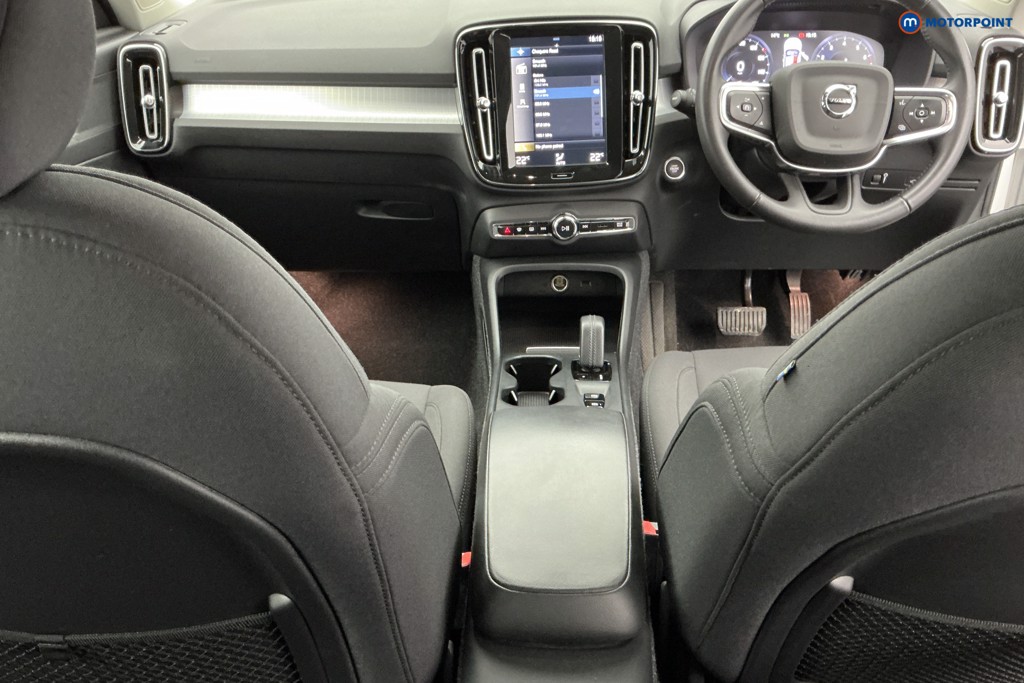 Volvo Xc40 Momentum Automatic Petrol SUV - Stock Number (1592750) - 12th supplementary image