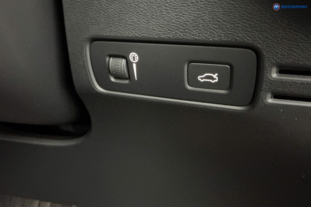 Volvo Xc40 Momentum Automatic Petrol SUV - Stock Number (1592750) - 23rd supplementary image