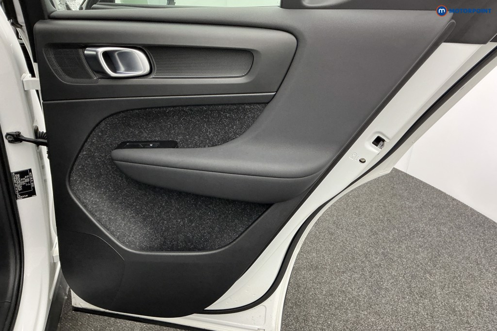 Volvo Xc40 Momentum Automatic Petrol SUV - Stock Number (1592750) - 26th supplementary image