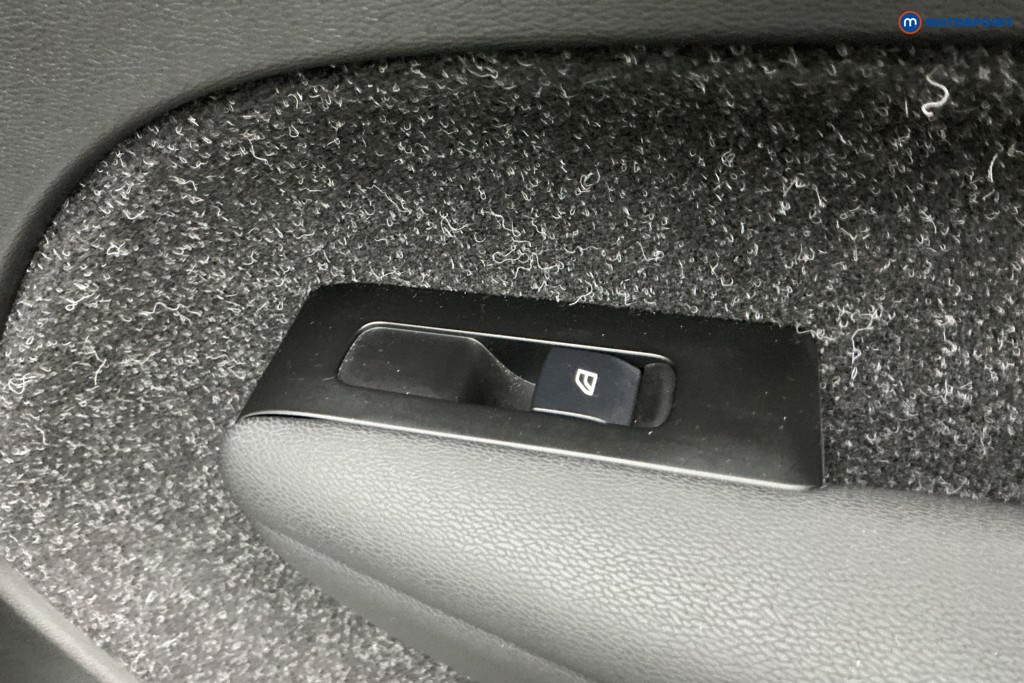 Volvo Xc40 Momentum Automatic Petrol SUV - Stock Number (1592750) - 27th supplementary image