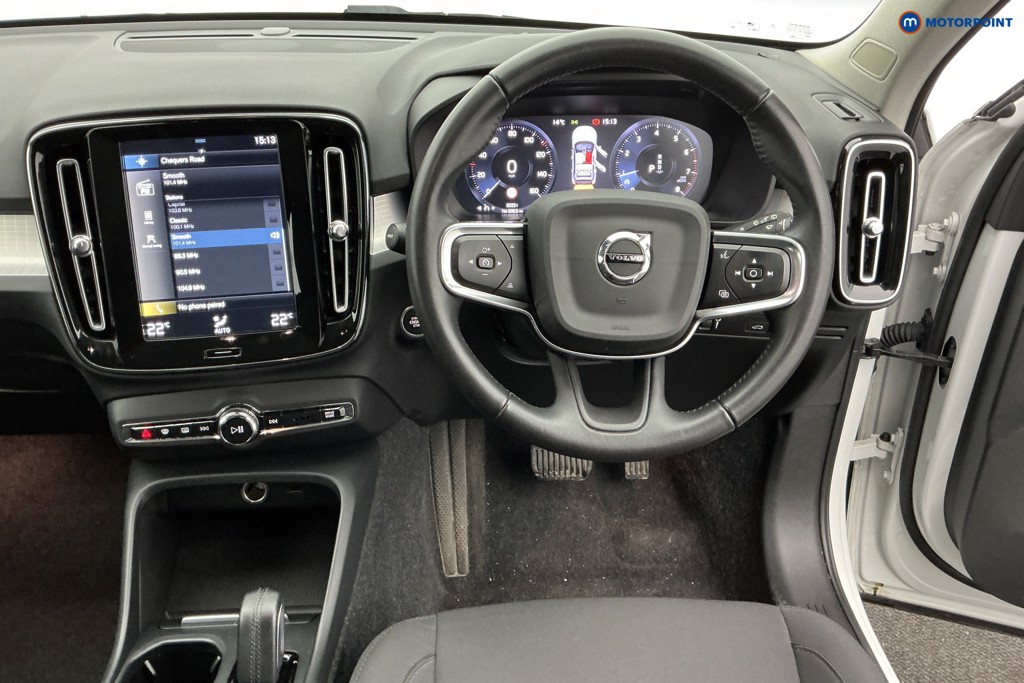 Volvo Xc40 Momentum Automatic Petrol SUV - Stock Number (1592750) - 1st supplementary image