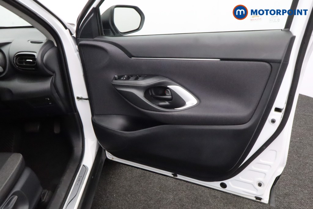 Toyota Yaris Cross Icon Automatic Petrol-Electric Hybrid Estate - Stock Number (1597033) - 12th supplementary image