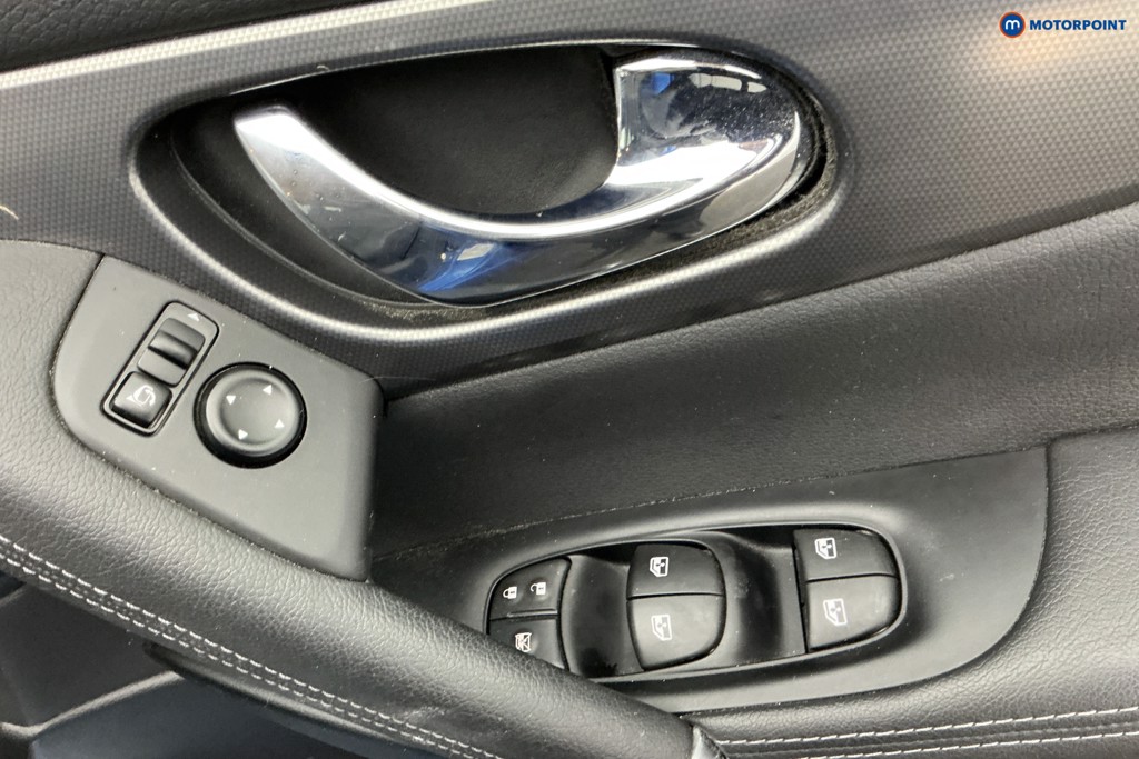 Nissan Qashqai Tekna Manual Petrol SUV - Stock Number (1599077) - 22nd supplementary image