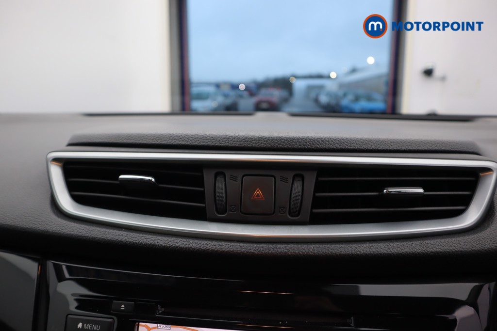 Nissan Qashqai Acenta Premium Manual Petrol SUV - Stock Number (1581532) - 12th supplementary image