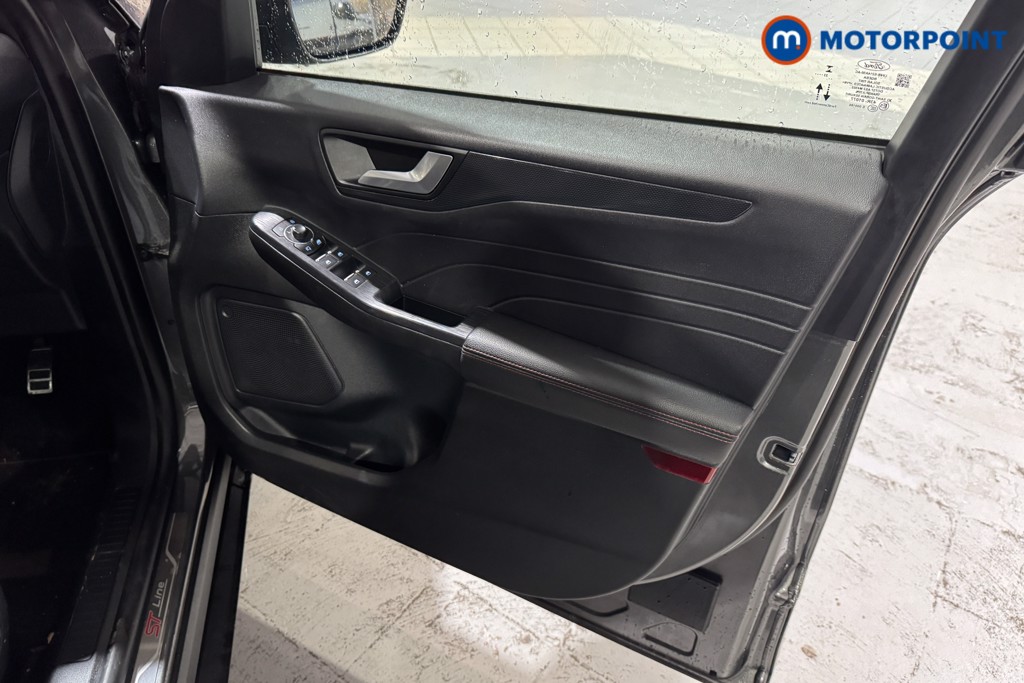 Ford Kuga St-Line Edition Manual Petrol SUV - Stock Number (1595934) - 8th supplementary image