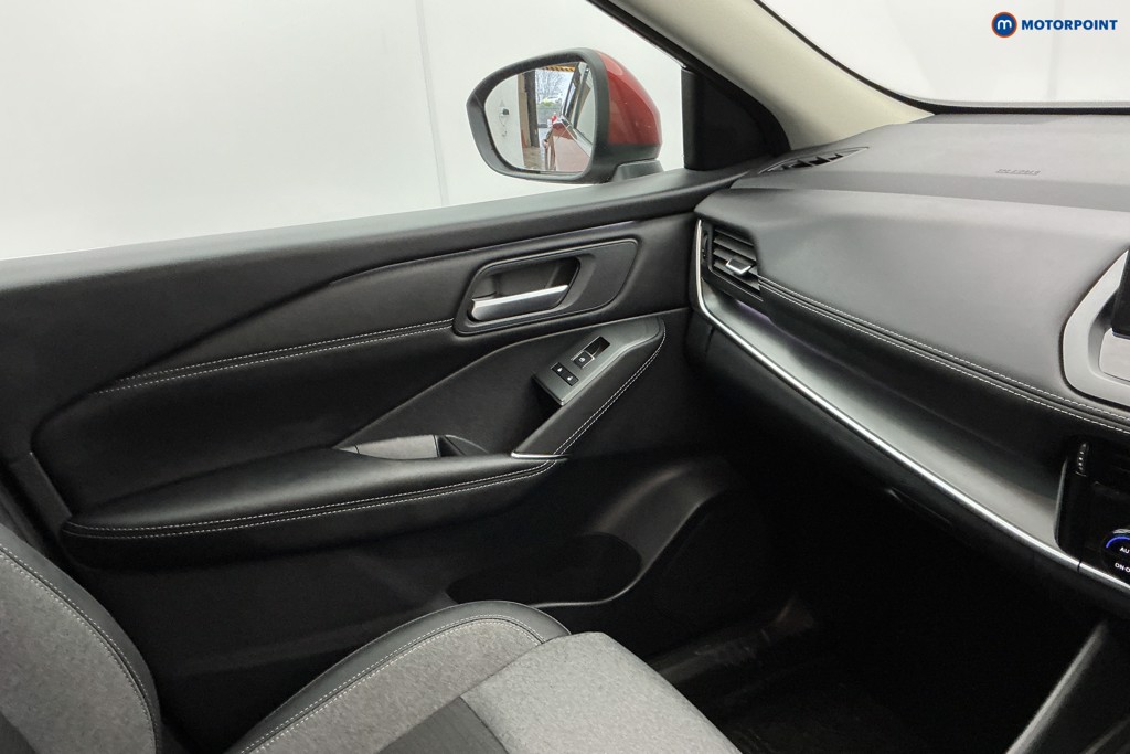Nissan Qashqai N-Connecta Manual Petrol SUV - Stock Number (1596874) - 19th supplementary image
