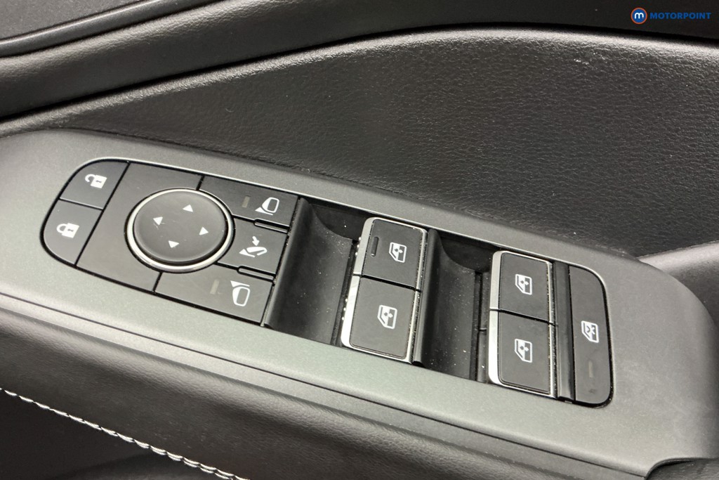 Nissan Qashqai N-Connecta Manual Petrol SUV - Stock Number (1596874) - 24th supplementary image