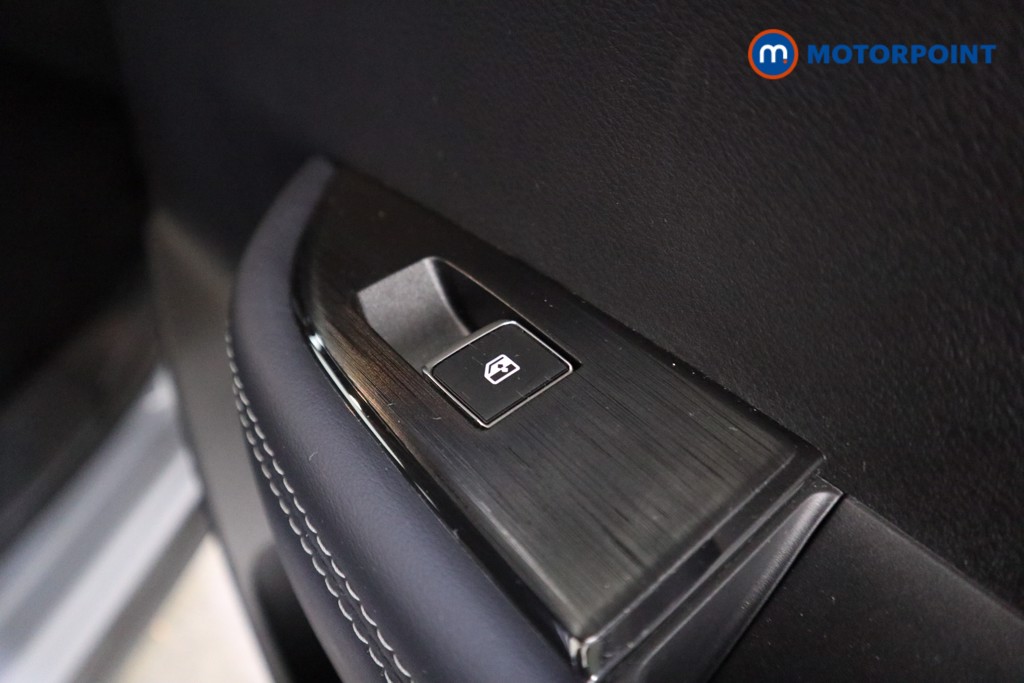 Nissan Qashqai Tekna Manual Petrol SUV - Stock Number (1598070) - 18th supplementary image