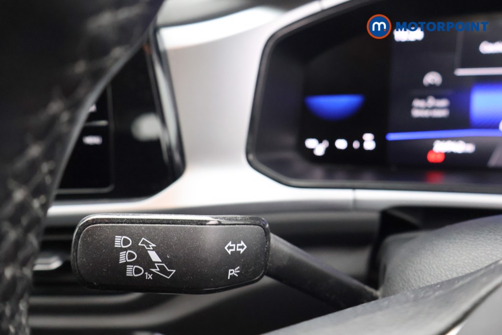 Volkswagen T-Roc Life Manual Petrol SUV - Stock Number (1598873) - 5th supplementary image