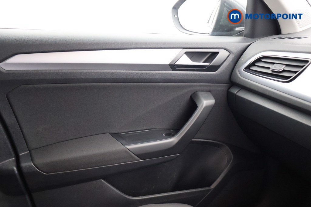 Volkswagen T-Roc Life Manual Petrol SUV - Stock Number (1598873) - 11th supplementary image