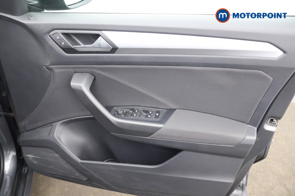 Volkswagen T-Roc Life Manual Petrol SUV - Stock Number (1598873) - 12th supplementary image