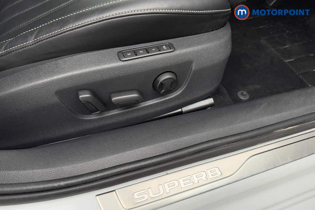 Skoda Superb Se L Automatic Petrol Hatchback - Stock Number (1599408) - 19th supplementary image