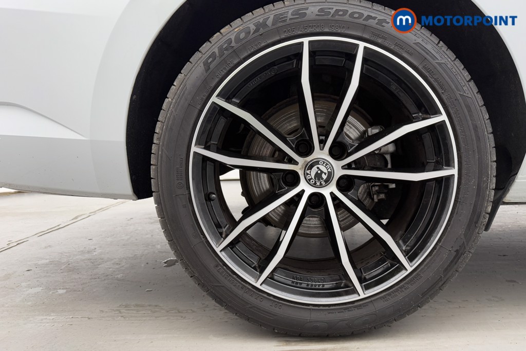 Skoda Superb Se L Automatic Petrol Hatchback - Stock Number (1599408) - 35th supplementary image