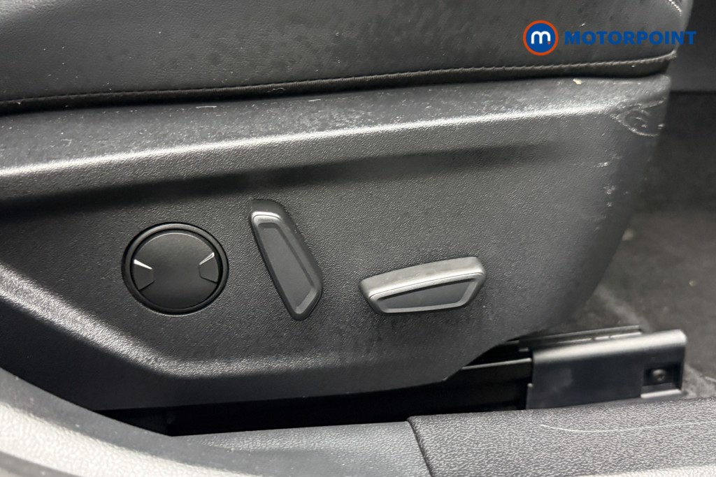 Ford Focus St-Line X Manual Petrol Hatchback - Stock Number (1600420) - 35th supplementary image