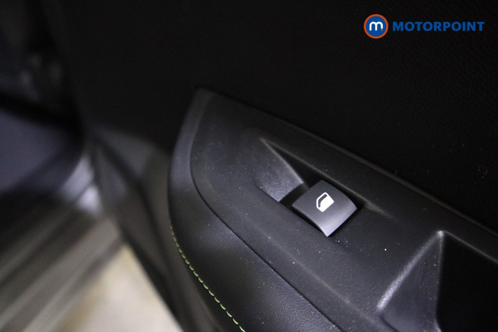 Peugeot 2008 GT Manual Petrol SUV - Stock Number (1601359) - 17th supplementary image