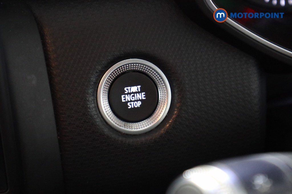 Renault Clio Iconic Manual Petrol Hatchback - Stock Number (1601427) - 6th supplementary image