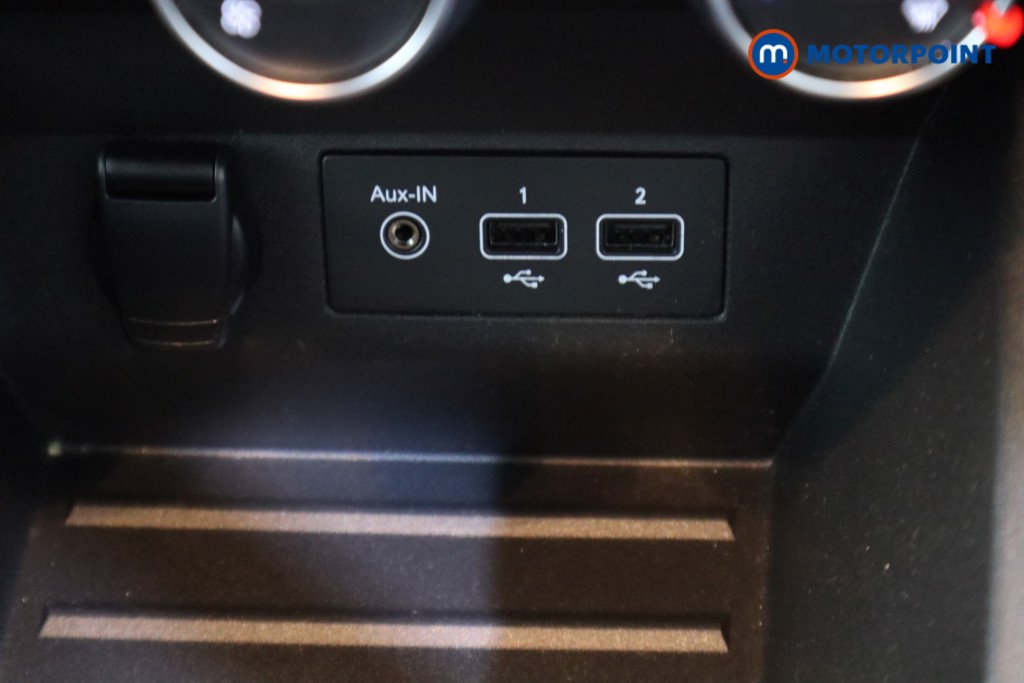 Renault Clio Iconic Manual Petrol Hatchback - Stock Number (1601427) - 9th supplementary image