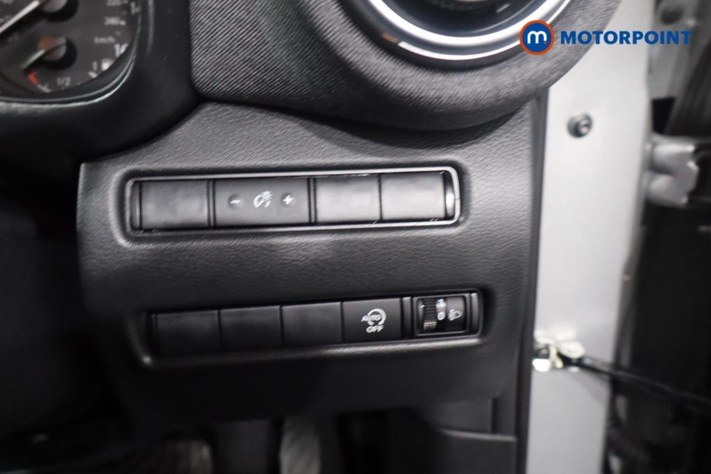 Nissan Juke Acenta Premium Automatic Petrol SUV - Stock Number (1602499) - 14th supplementary image