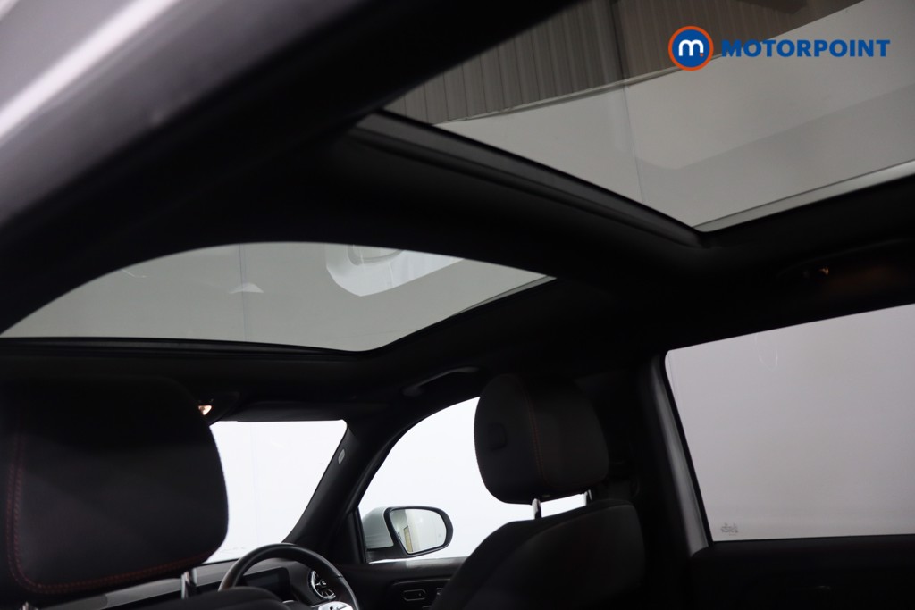 Mercedes-Benz GLB Amg Line Automatic Petrol SUV - Stock Number (1603136) - 32nd supplementary image