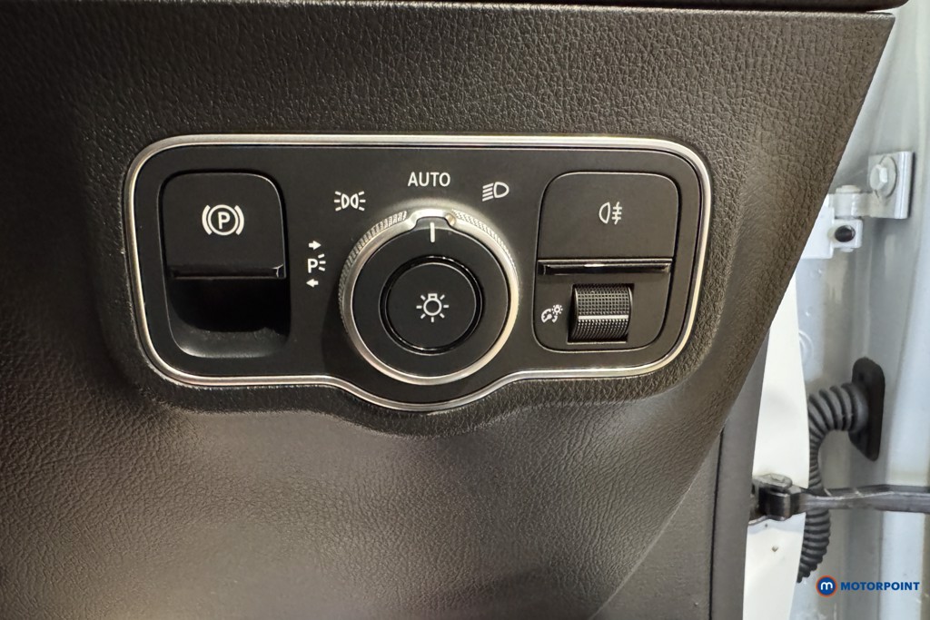 Mercedes-Benz GLA Amg Line Automatic Petrol SUV - Stock Number (1603359) - 9th supplementary image