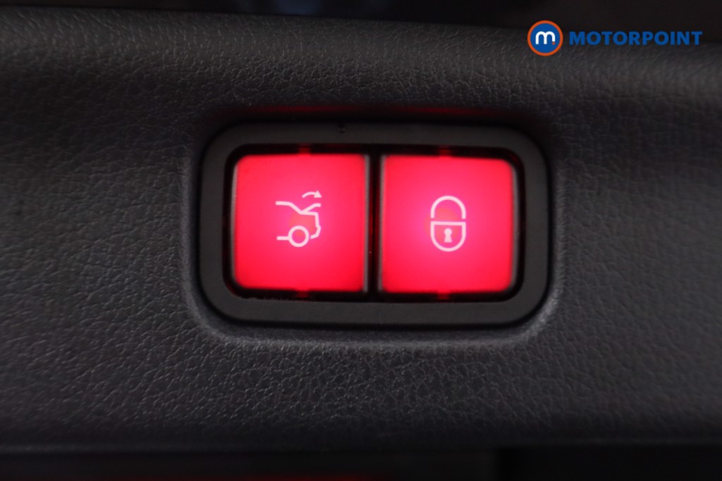 Mercedes-Benz C Class Amg Line Automatic Petrol Saloon - Stock Number (1603529) - 41st supplementary image