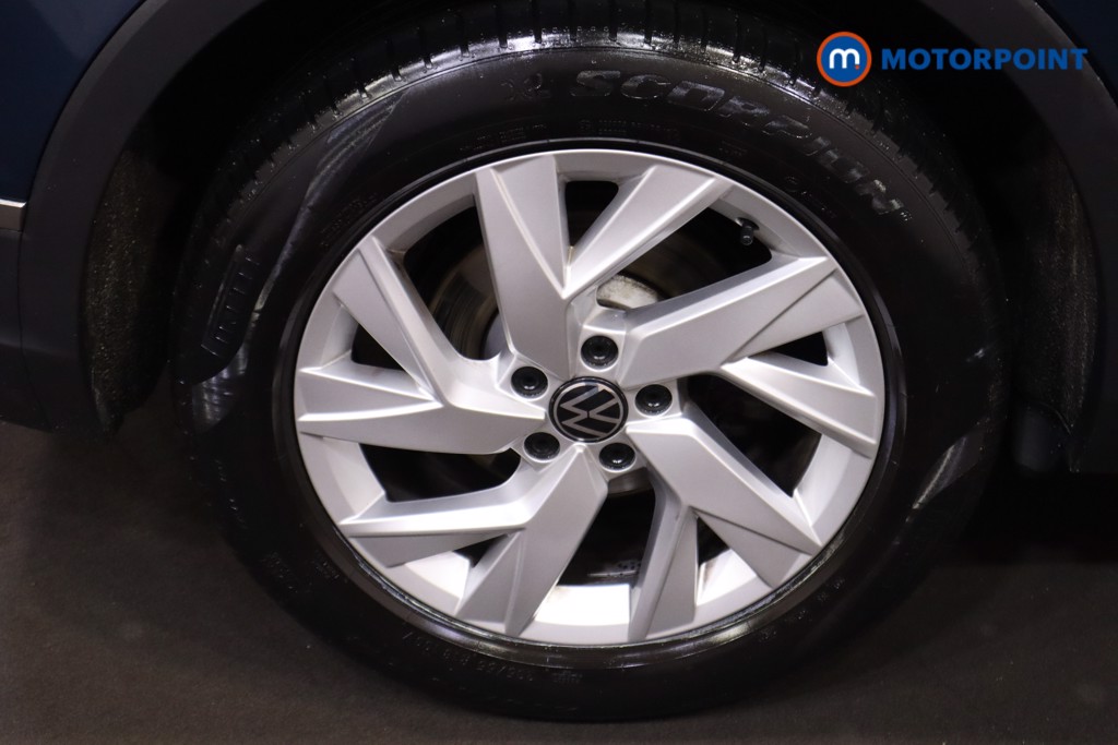 Volkswagen Tiguan Life Manual Petrol SUV - Stock Number (1604132) - 19th supplementary image