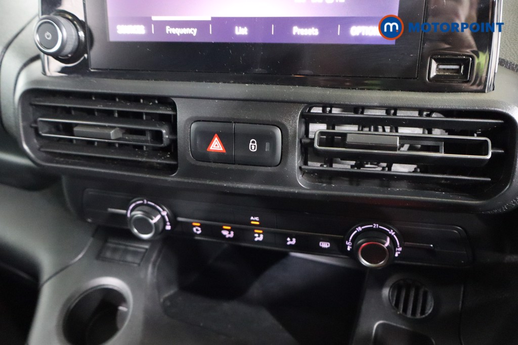 Vauxhall Combo Life SE Manual Diesel People Carrier - Stock Number (1592948) - 9th supplementary image