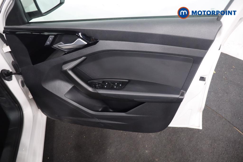 Audi A1 Technik Manual Petrol Hatchback - Stock Number (1596933) - 9th supplementary image