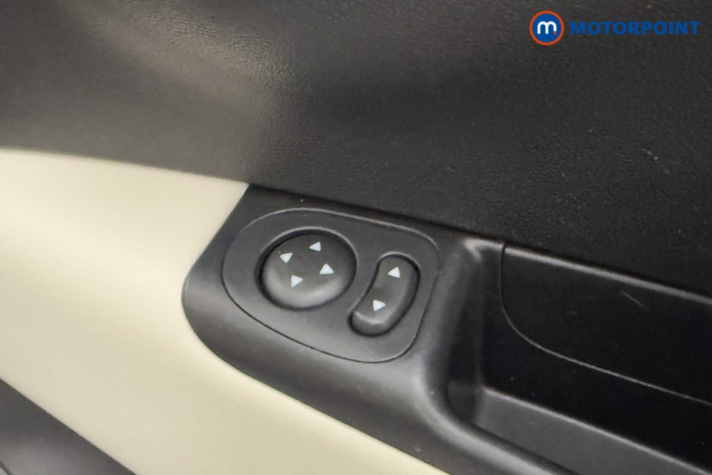 Fiat 500 Dolcevita Manual Petrol Hatchback - Stock Number (1598907) - 16th supplementary image