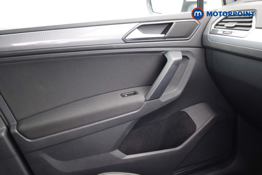 Volkswagen Tiguan Life Manual Petrol SUV - Stock Number (1599246) - 14th supplementary image