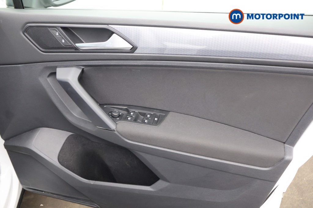 Volkswagen Tiguan Life Manual Petrol SUV - Stock Number (1599246) - 15th supplementary image