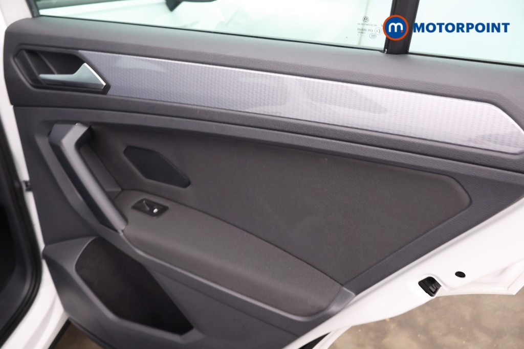 Volkswagen Tiguan Life Manual Petrol SUV - Stock Number (1599246) - 19th supplementary image