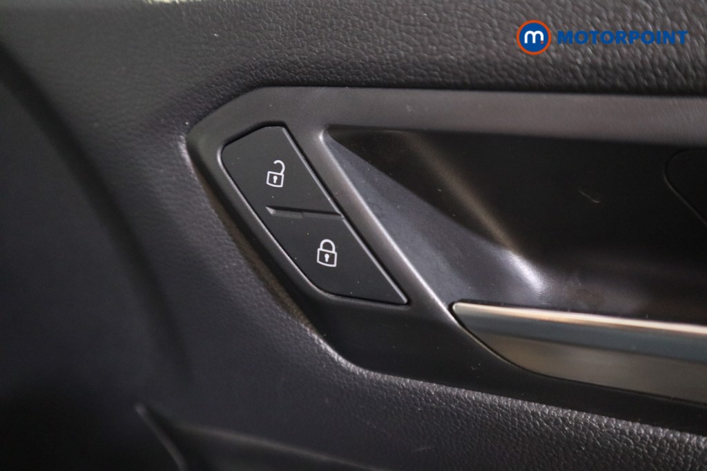 Volkswagen T-Roc R-Line Manual Petrol SUV - Stock Number (1599797) - 12th supplementary image