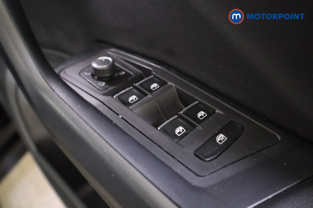 Volkswagen T-Roc R-Line Manual Petrol SUV - Stock Number (1599797) - 13th supplementary image