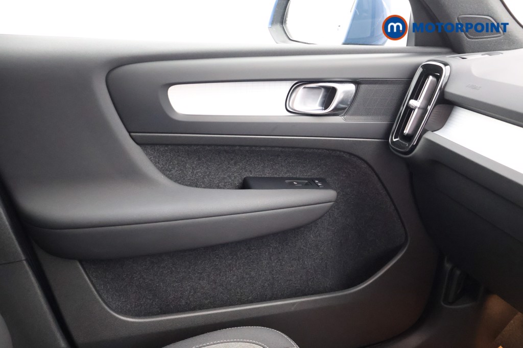 Volvo Xc40 Core Automatic Petrol SUV - Stock Number (1600687) - 10th supplementary image