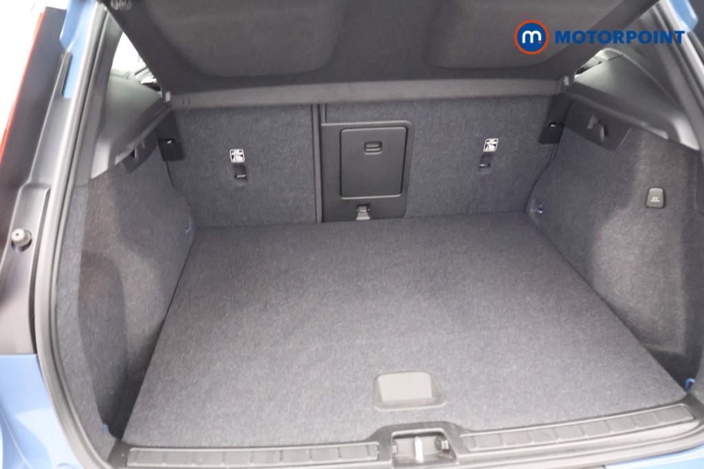 Volvo Xc40 Core Automatic Petrol SUV - Stock Number (1600687) - 19th supplementary image