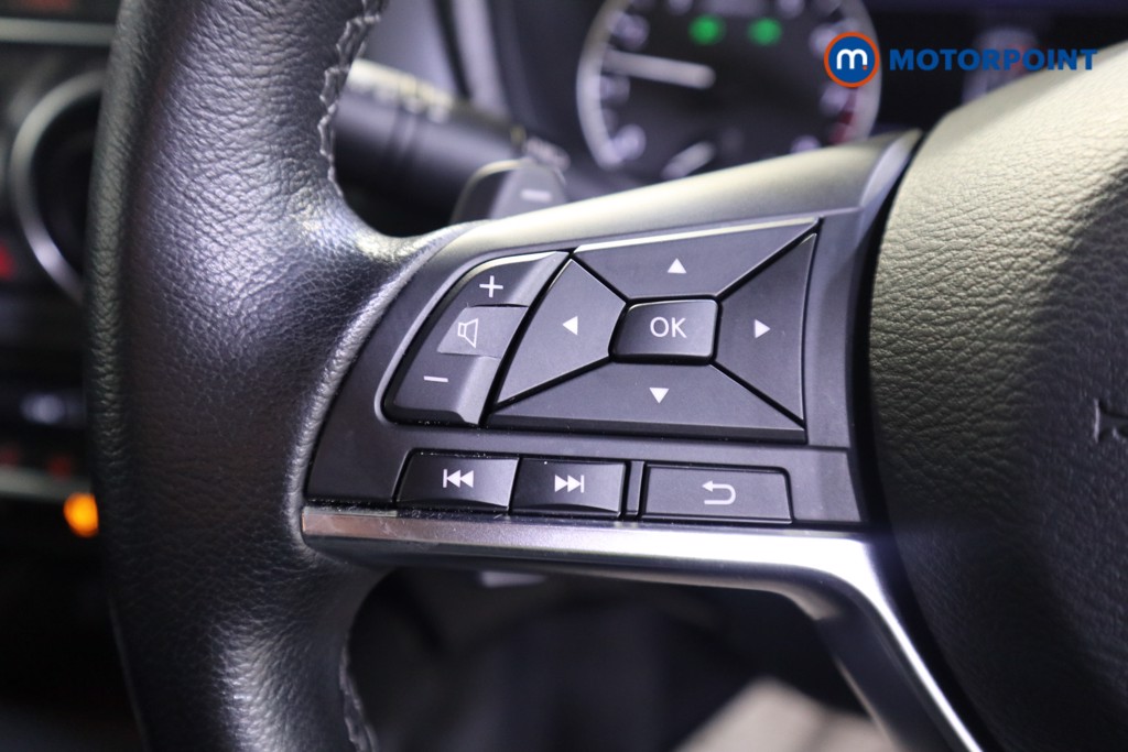 Nissan Juke N-Connecta Automatic Petrol SUV - Stock Number (1602319) - 5th supplementary image