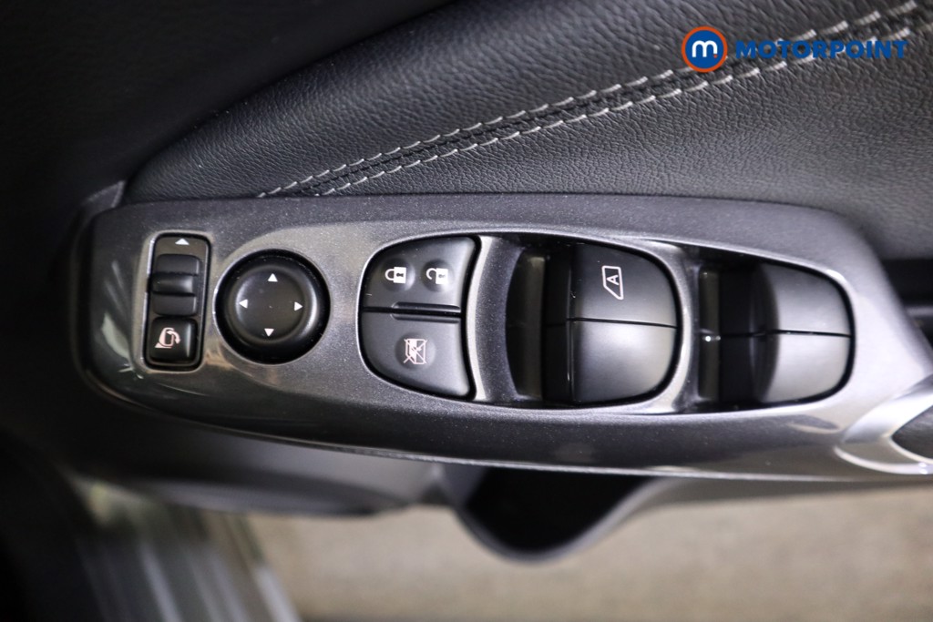 Nissan Juke N-Connecta Automatic Petrol SUV - Stock Number (1602319) - 8th supplementary image