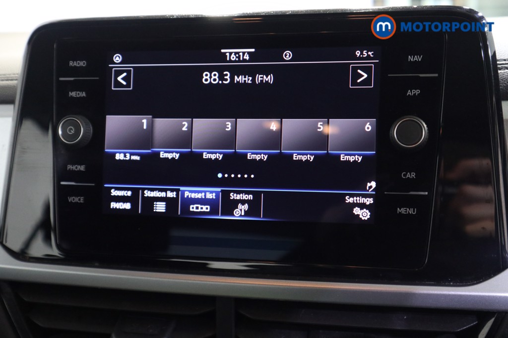 Volkswagen T-Roc Life Manual Petrol SUV - Stock Number (1602335) - 2nd supplementary image