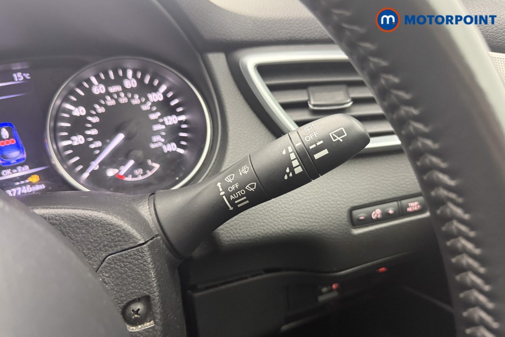 Nissan Qashqai N-Connecta Manual Petrol SUV - Stock Number (1602343) - 9th supplementary image