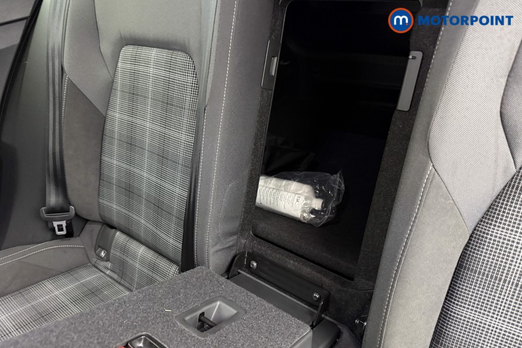 Volkswagen Golf GTD Automatic Diesel Hatchback - Stock Number (1602505) - 17th supplementary image