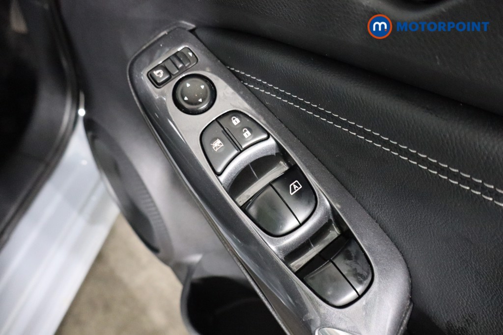 Nissan Juke N-Connecta Manual Petrol SUV - Stock Number (1603815) - 19th supplementary image