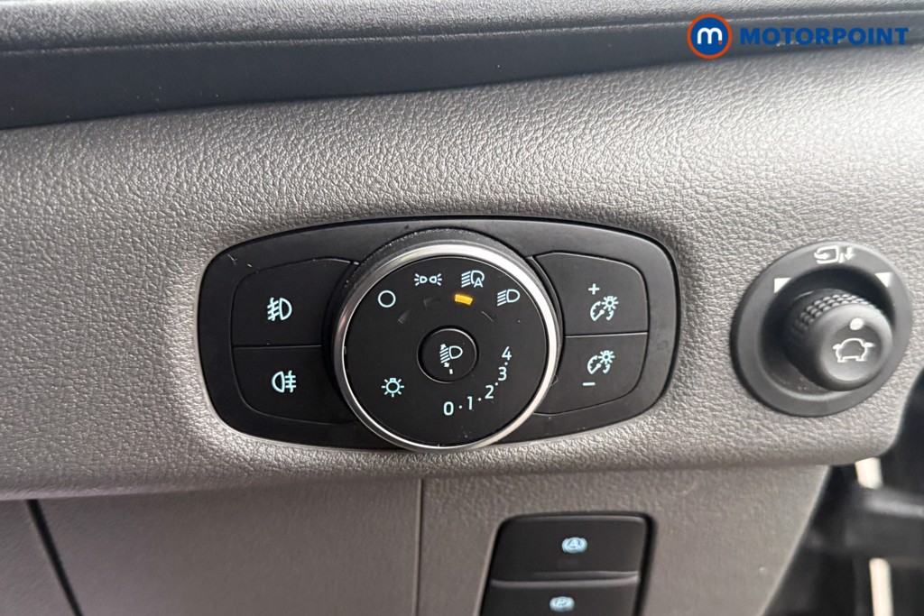 Ford Transit Limited Automatic Diesel Medium Roof Van - Stock Number (1594789) - 9th supplementary image