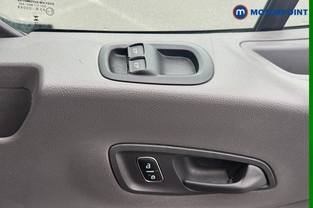 Ford Transit Limited Automatic Diesel Medium Roof Van - Stock Number (1594789) - 10th supplementary image