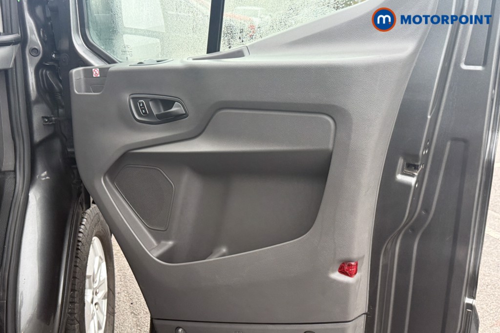 Ford Transit Limited Automatic Diesel Medium Roof Van - Stock Number (1594789) - 11th supplementary image