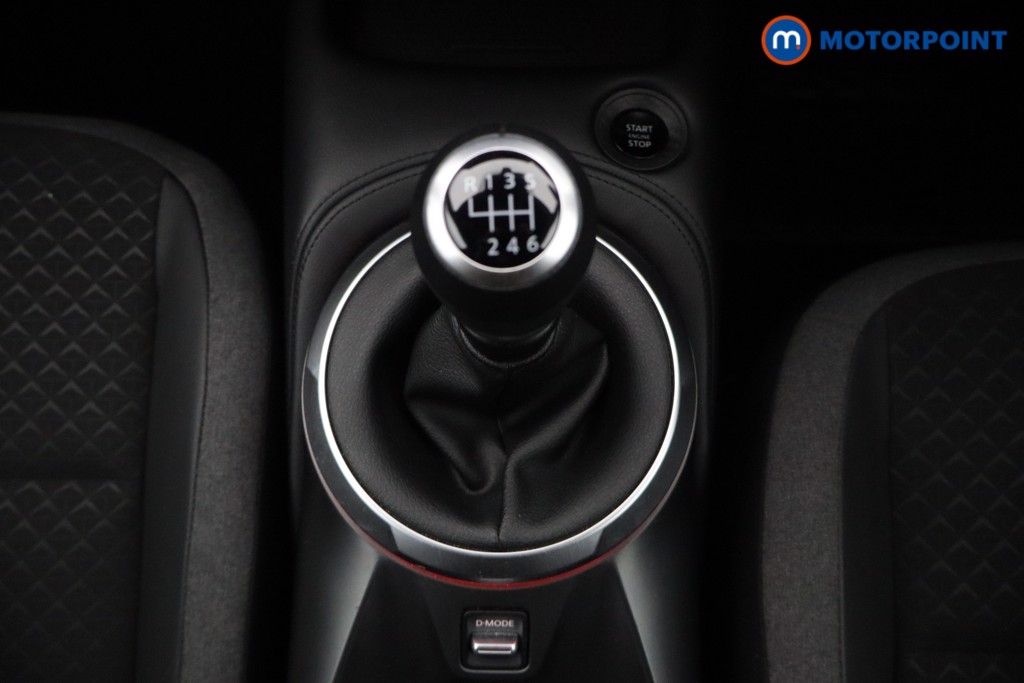 Nissan Juke N-Connecta Manual Petrol SUV - Stock Number (1595674) - 4th supplementary image