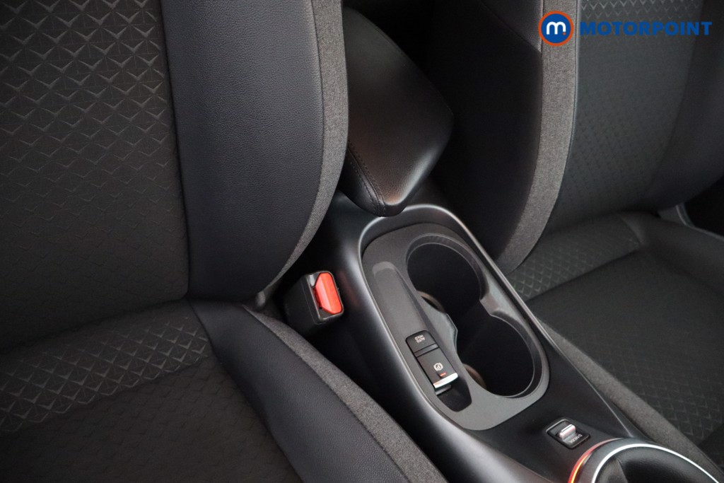 Nissan Juke N-Connecta Manual Petrol SUV - Stock Number (1595674) - 15th supplementary image